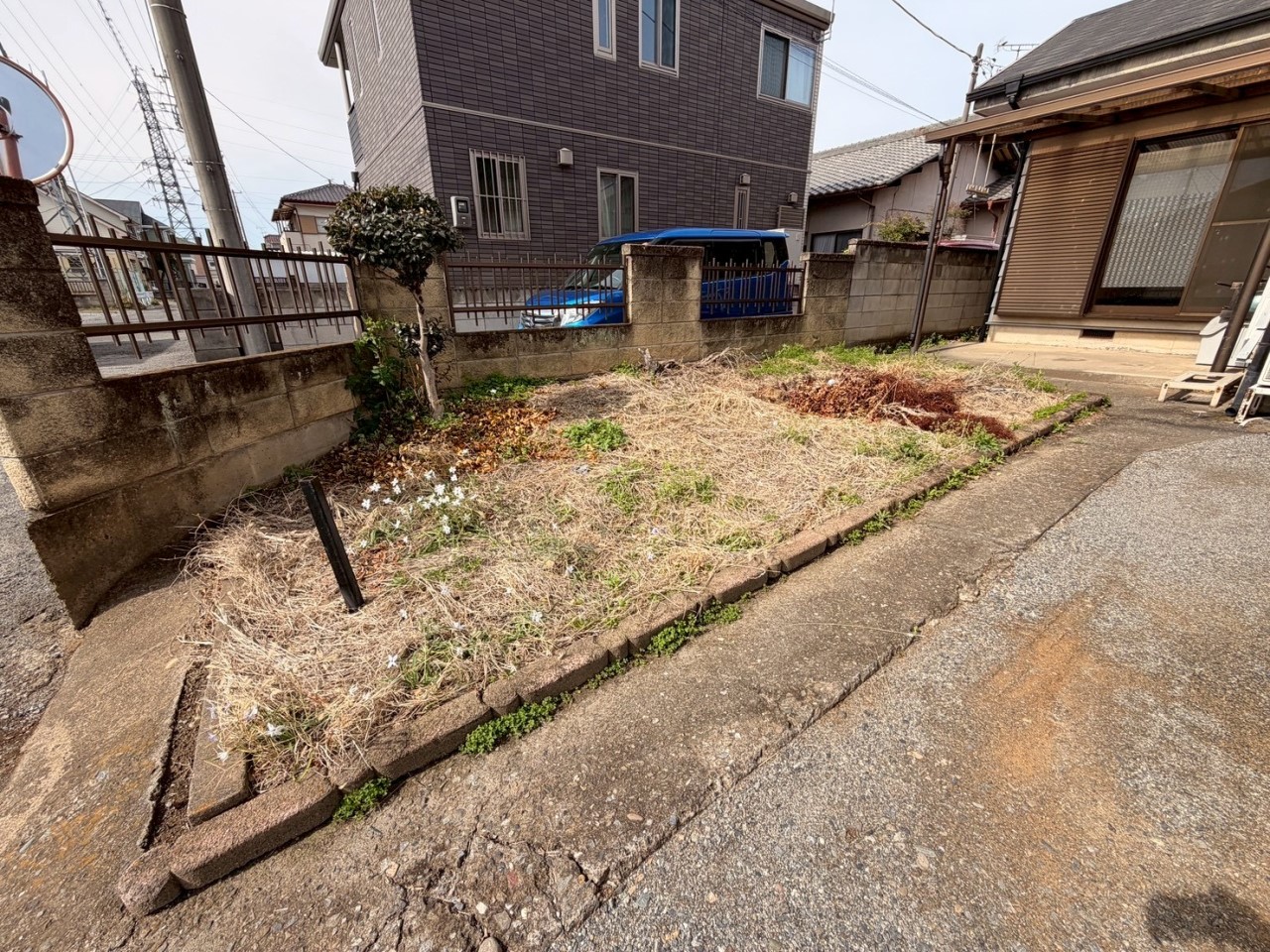【お庭】花壇もございますので、ガーデニングや家庭菜園も楽しめます♪