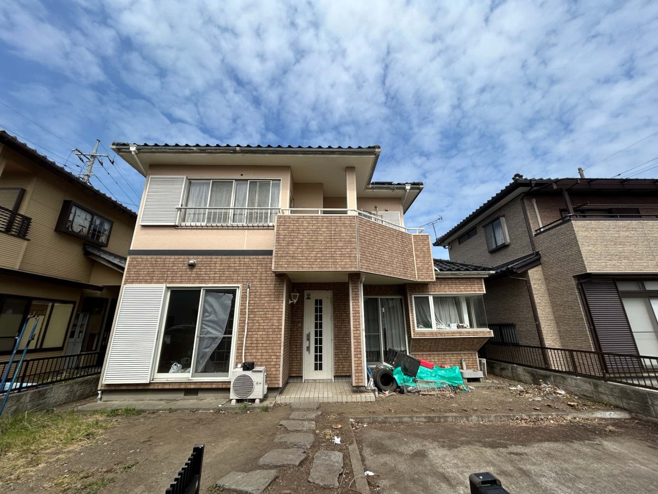 【外観】レンガ調の外壁は高級感を感じさせます♪