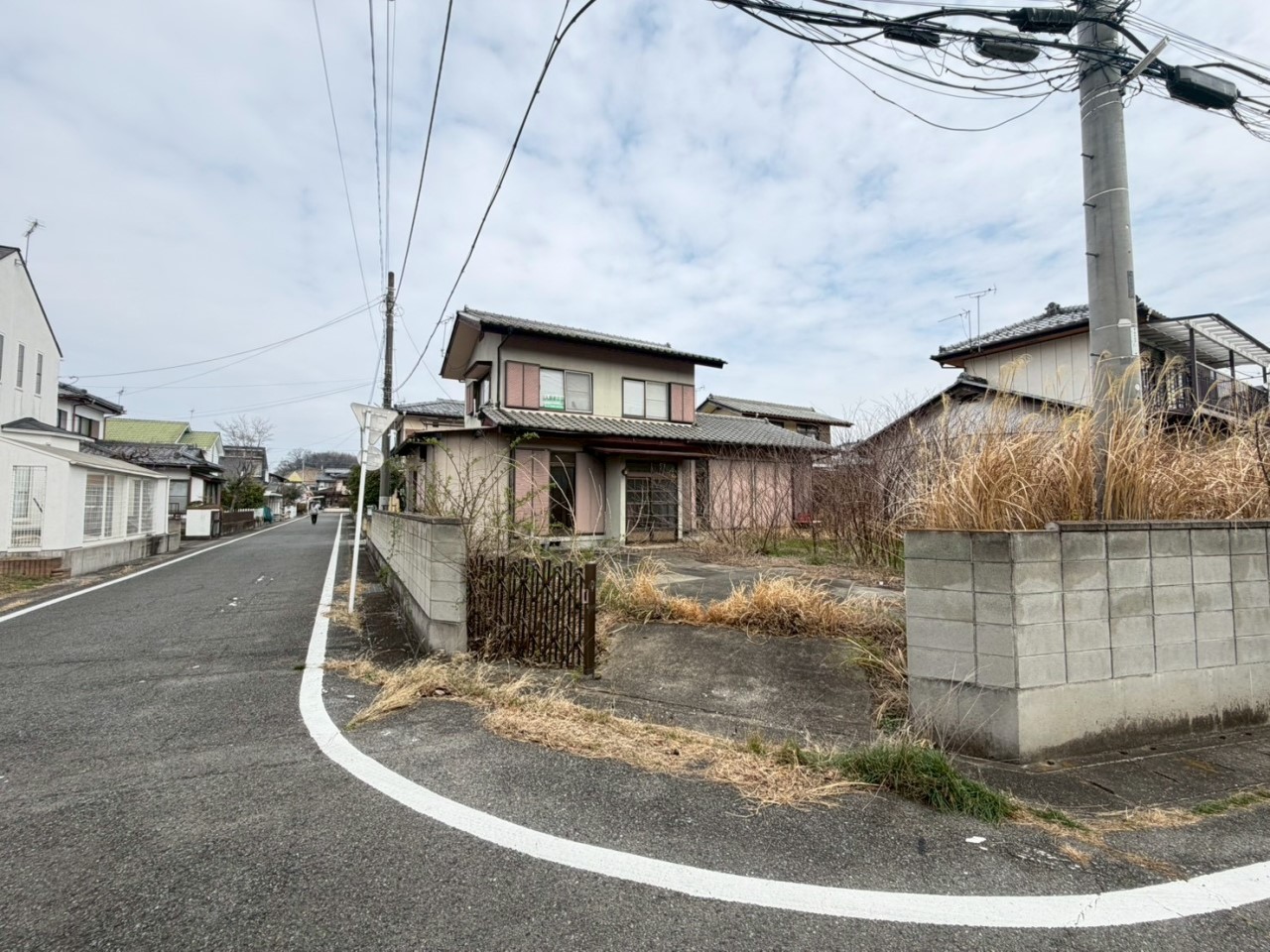 【外観 】角地のため、風通し・日当り良好です♪