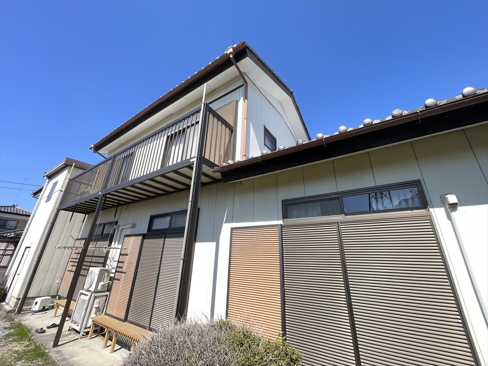 【外観】日当たりの良いお家♪  ※別棟の建物は撤去致します。