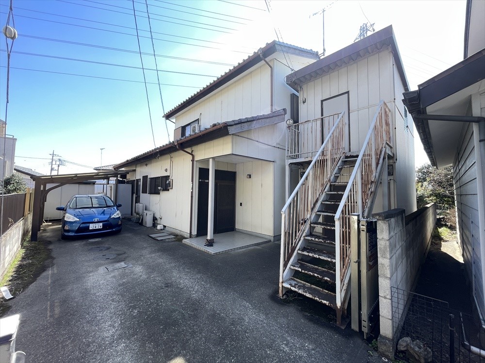 【外観】※別棟の建物は撤去致します。