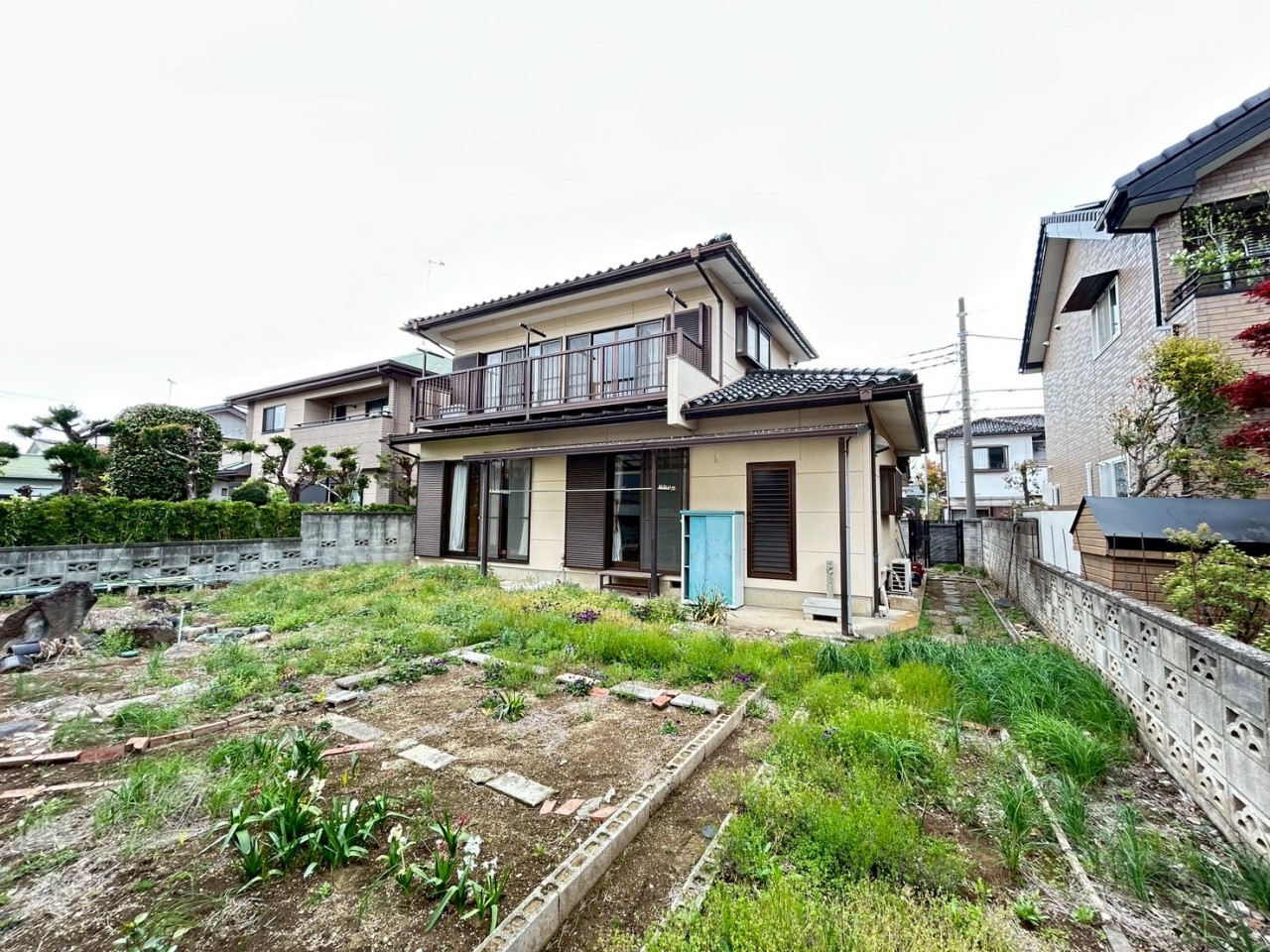 【外観】敷地面積は90坪あり、BBQやガーデニングなどが楽しめます♪ 