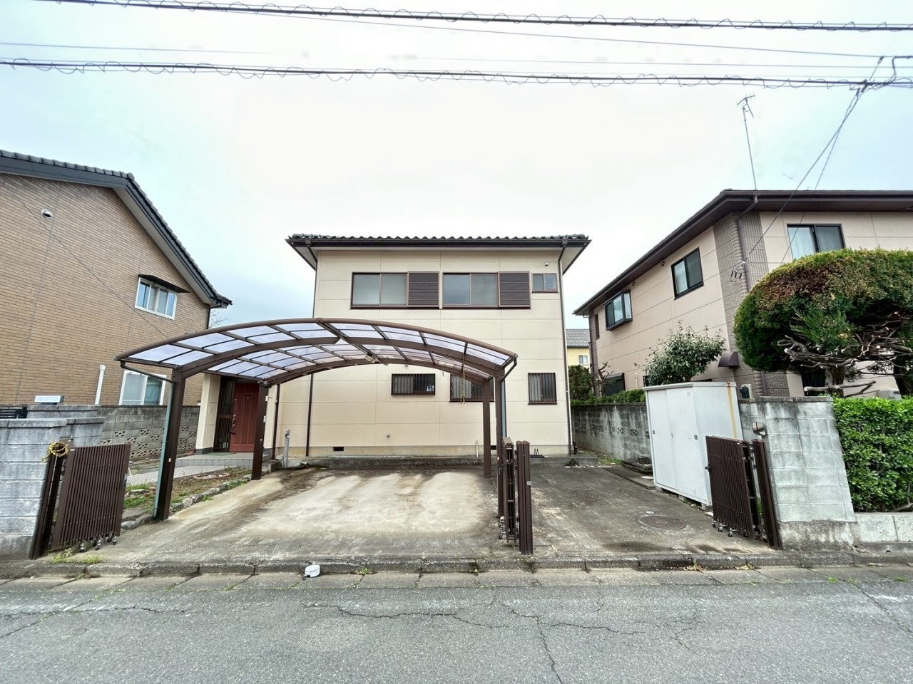 【外観】2台分のカーポート付き♪