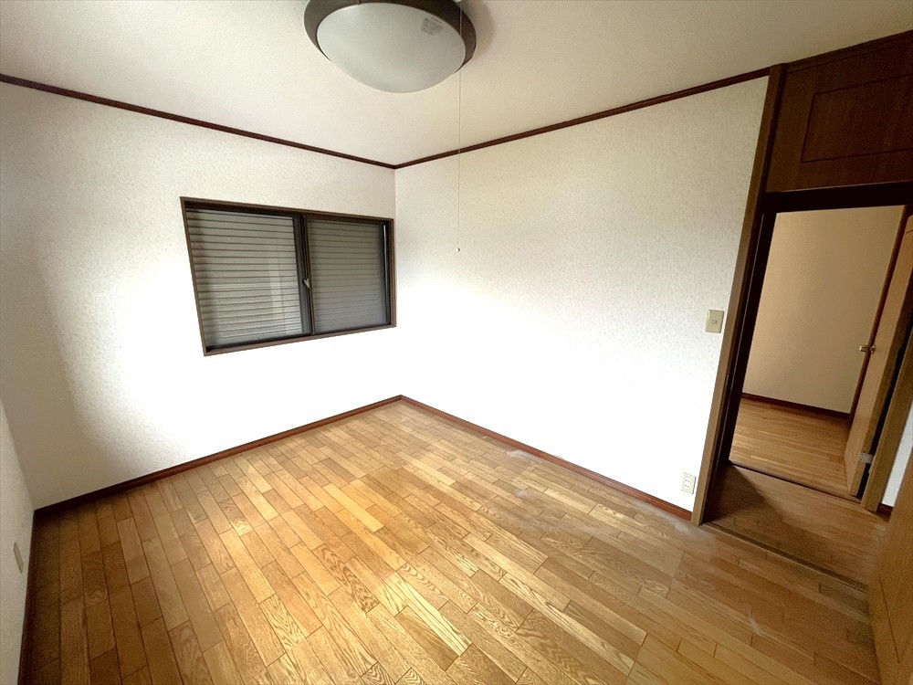 【洋室】1人部屋にも最適な洋室。お好きな家具でそろえて、お部屋をコーディネートできます♪