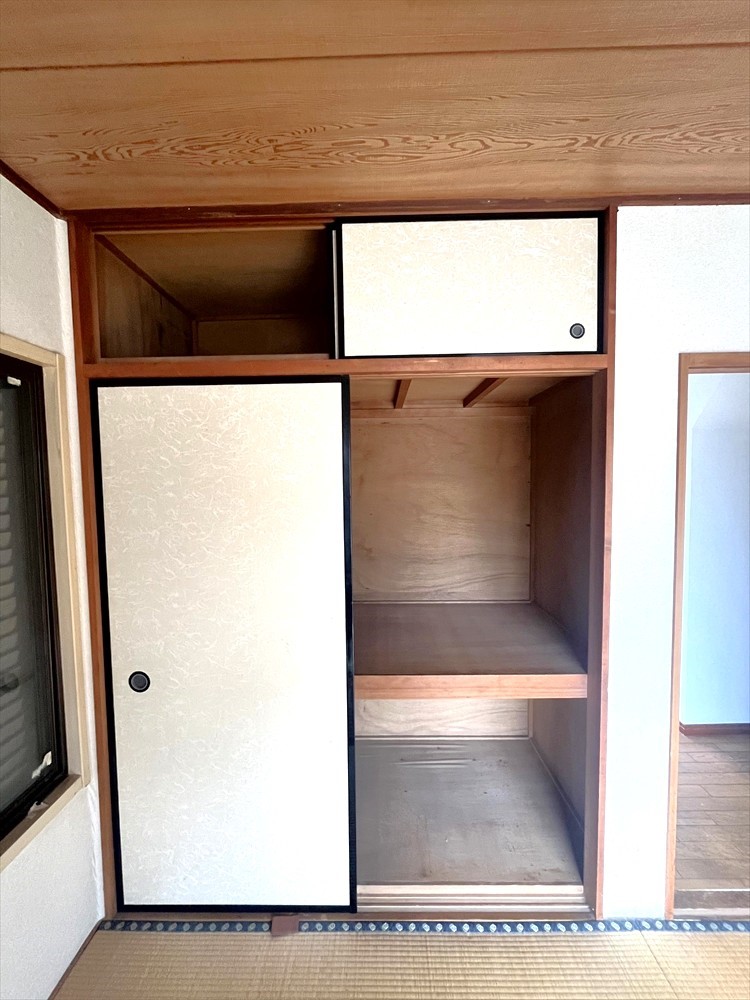 【収納】座布団やお布団、生活用品をたっぷりと収納できます。常にお部屋を整理整頓できます♪