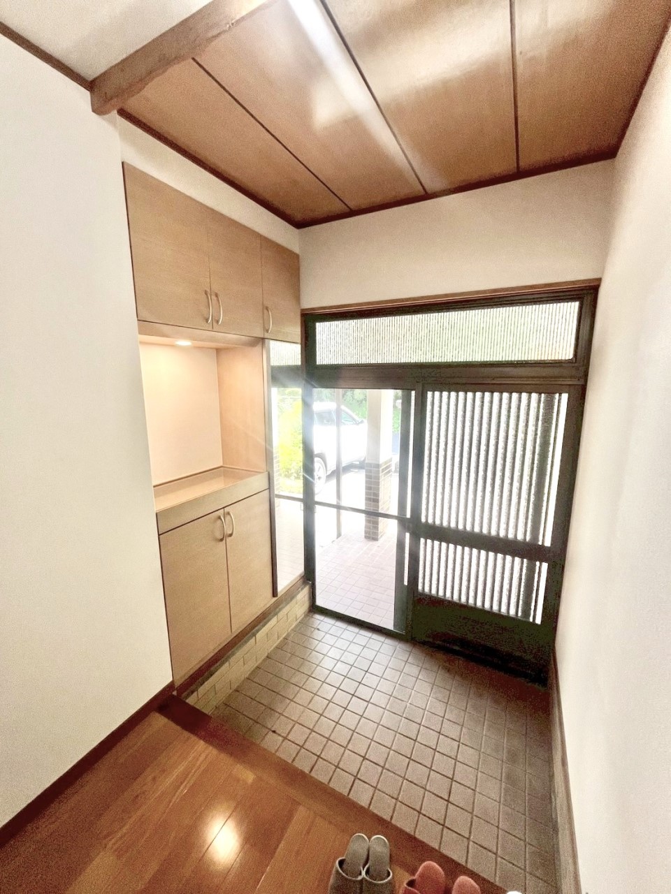 【玄関】下駄箱に家族分の靴をたっぷりと収納できるので、玄関周りをすっきりと保つことができます♪