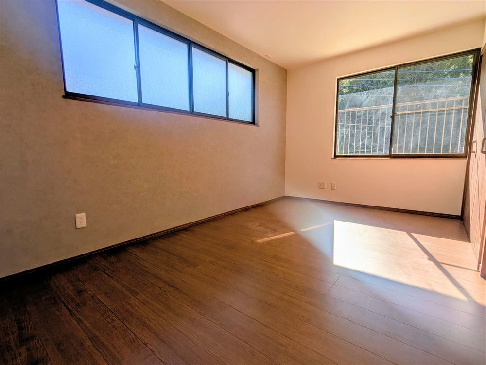 ※リフォーム後の写真です。【主寝室】おしゃれなアクセントクロスで素敵なお部屋に♪