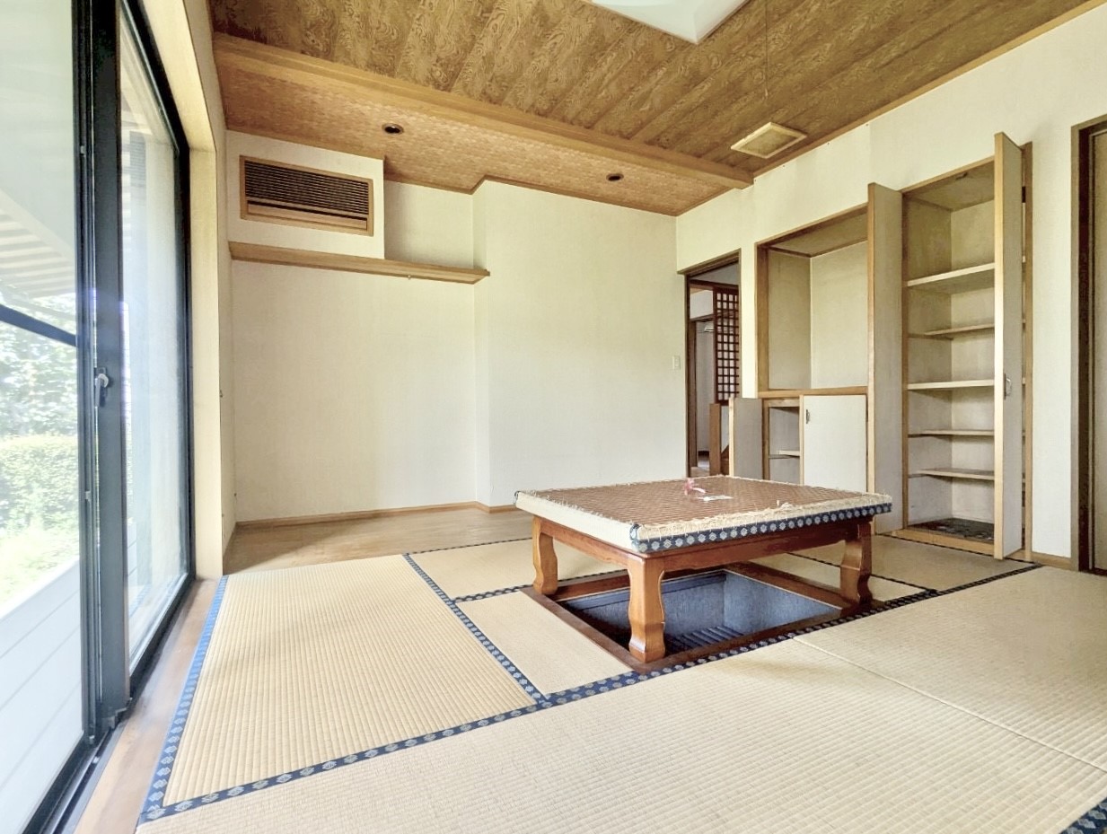 【1階和室】畳にはリラックス効果があるといわれています。お昼寝をしたり、ゆったり寝転んだりと休める空間です♪