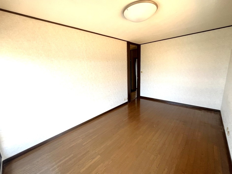 【2階洋室】1人部屋にも最適なゆとりのあるお部屋♪自分好みにお部屋をアレンジできます♪