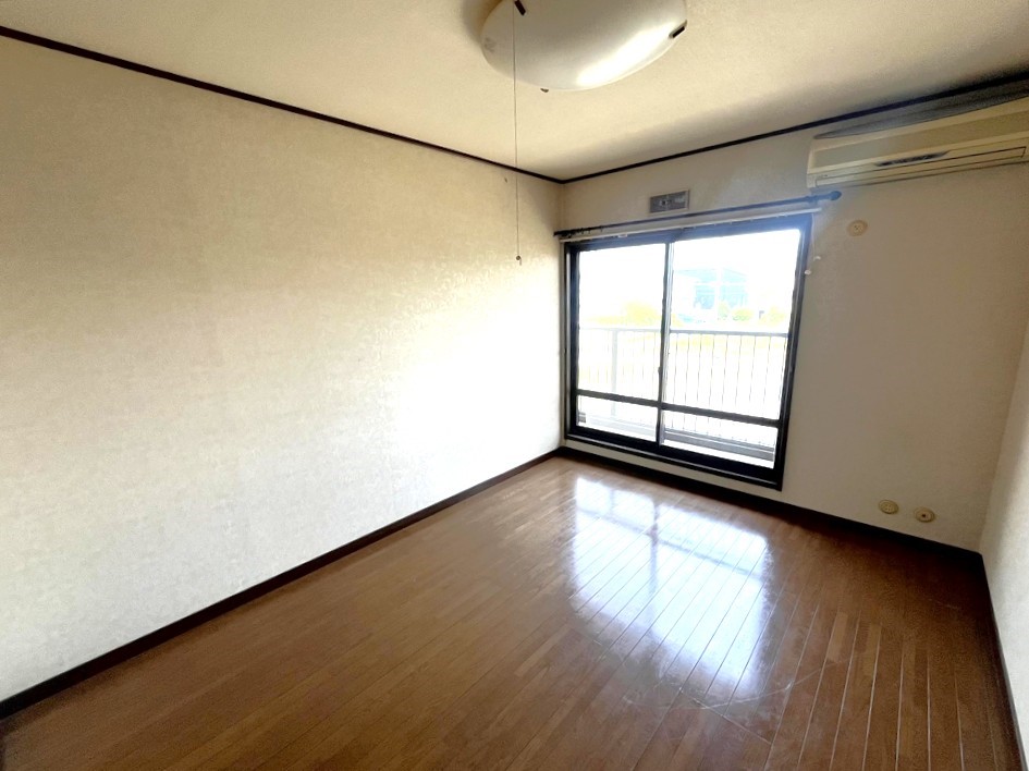 【2階洋室】1人部屋・趣味部屋としても使える洋室は、自分だけのプライベート空間を作ることができます(^^)/