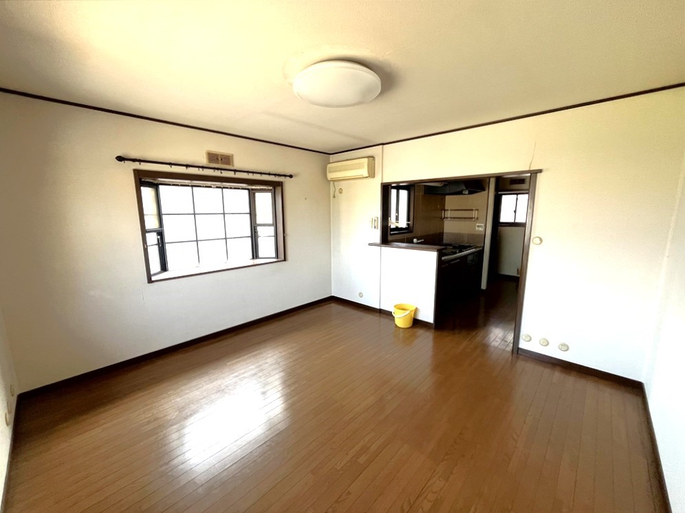 ※リフォーム前の写真です。【2階洋室】キッチンの備わった2階の洋室♪高い場所にキッチンを設けることで、周囲の視線も気にならないプライベートな空間を守ることができます♪