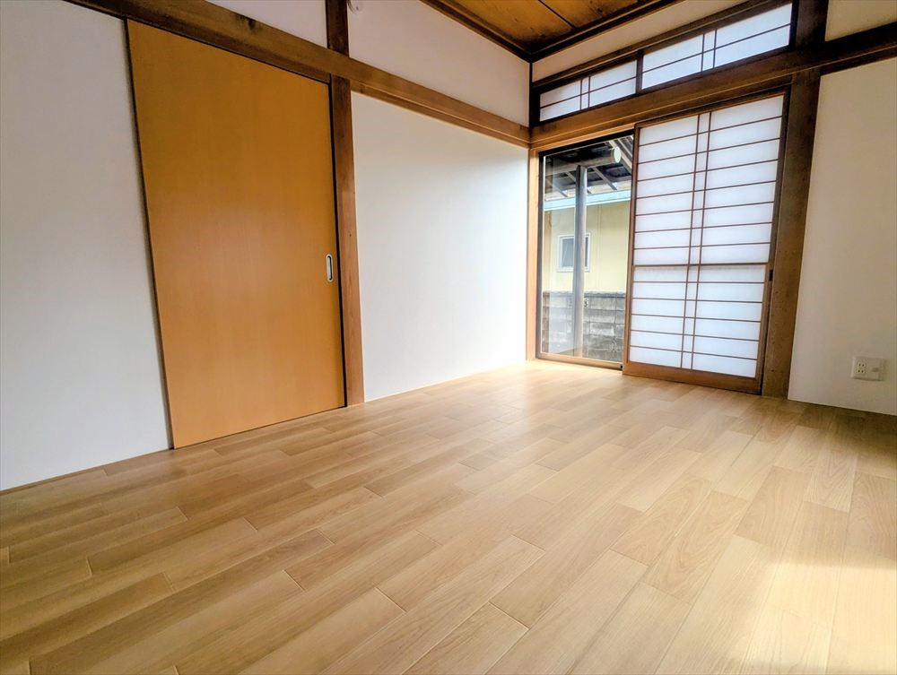 【１F洋室】※リフォーム後の写真です（2026年3月撮影）明るく過ごしやすい空間です♪