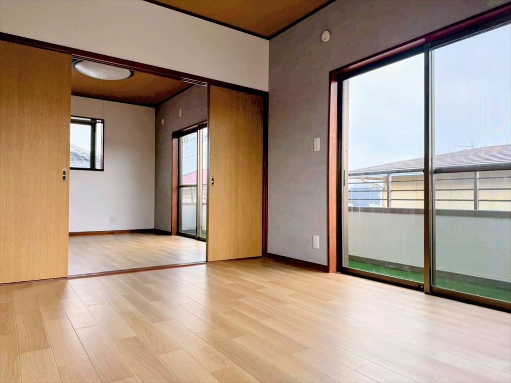 【２F洋室】※リフォーム後の写真です（2026年3月撮影）6帖の2階洋室♪2部屋続き間なので12帖の広々としたお部屋としても使えます♪