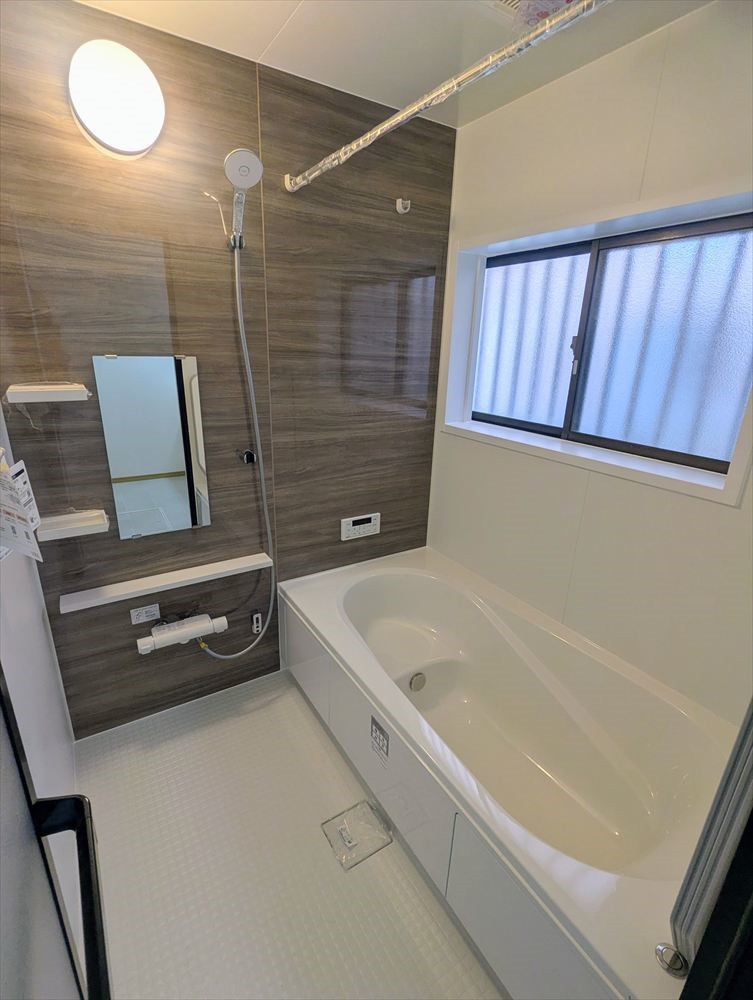 【浴室】ユニットバスは新しく交換しました♪足を伸ばしてゆっくりと入浴できます♪（2026年3月撮影）