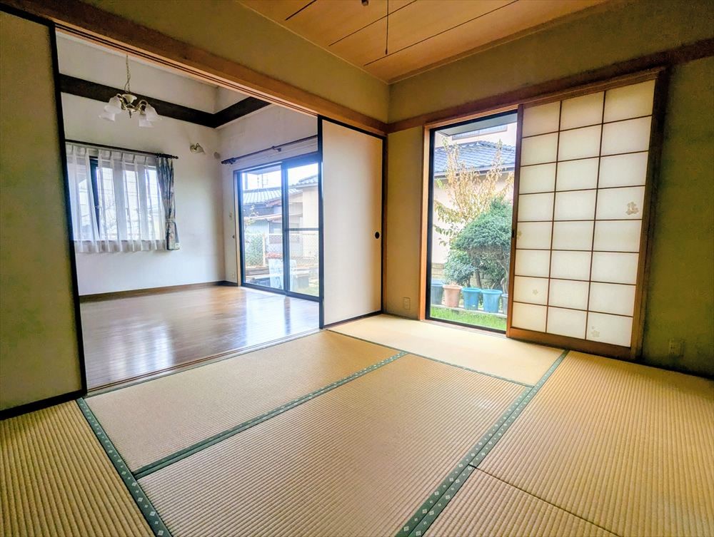 【内観】※現況販売となります。家族団らんのスペースとしても客間としても使えます♪（２０２５．１１月撮影）