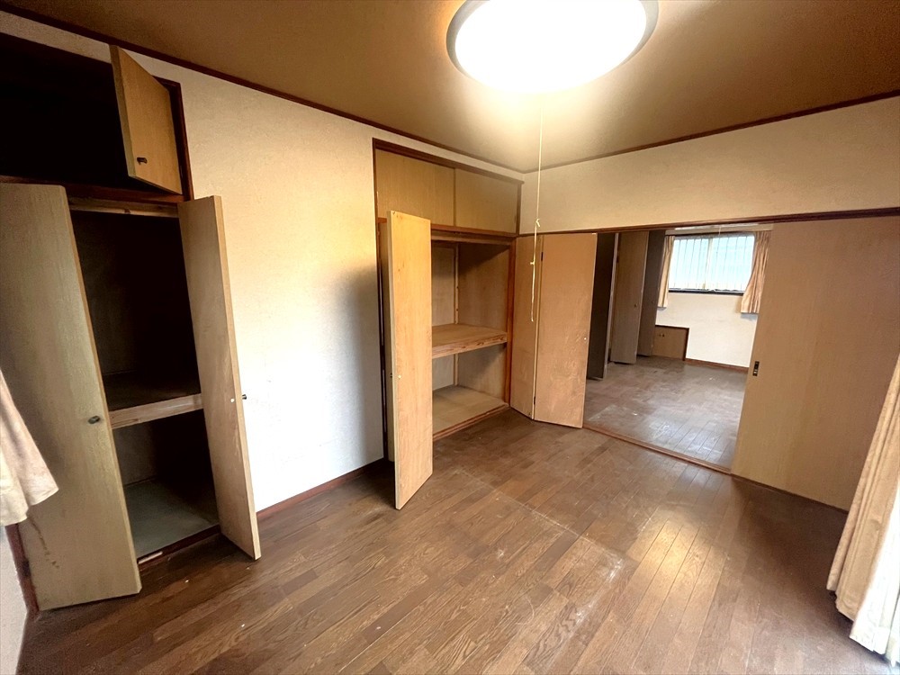 2階6帖の洋室！収納スペースも大容量で使いやすい♪※現況販売となります。（2025.9月撮影）