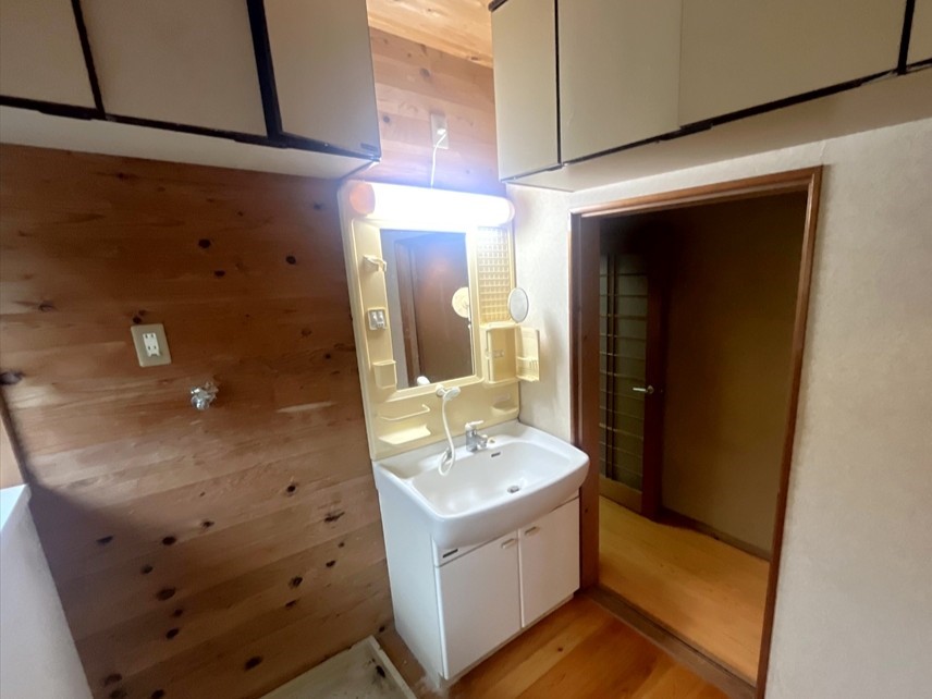 シャワー付きの使いやすい洗面台♪※現況販売となります。（2025.9月撮影）