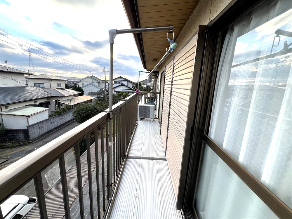 【バルコニー】※現況販売となります。2部屋から出入りでき便利です♪（2025.12月撮影）