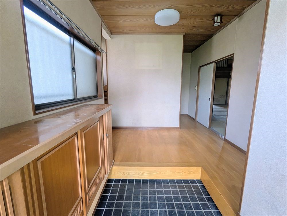 【玄関】家族分の靴をすっきりとしまえる大きな収納付き♪毎日玄関周りをスッキリと保てます(^^)/（2026年4月撮影）