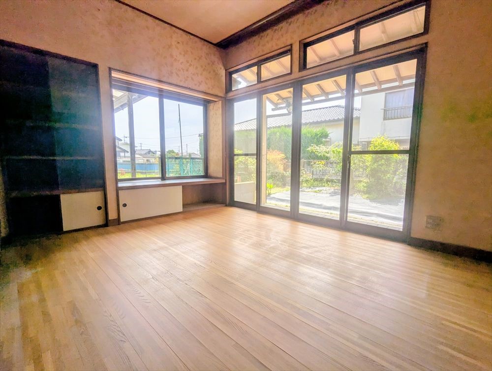 【1階東側洋室】2面採光で明るい洋室（＾＾）お部屋を自分好みにアレンジできます♪（2026年4月撮影）