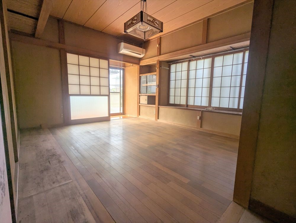 【1階西側洋室】プライベート空間は自分好みにアレンジすことができます♪（2026年4月撮影）