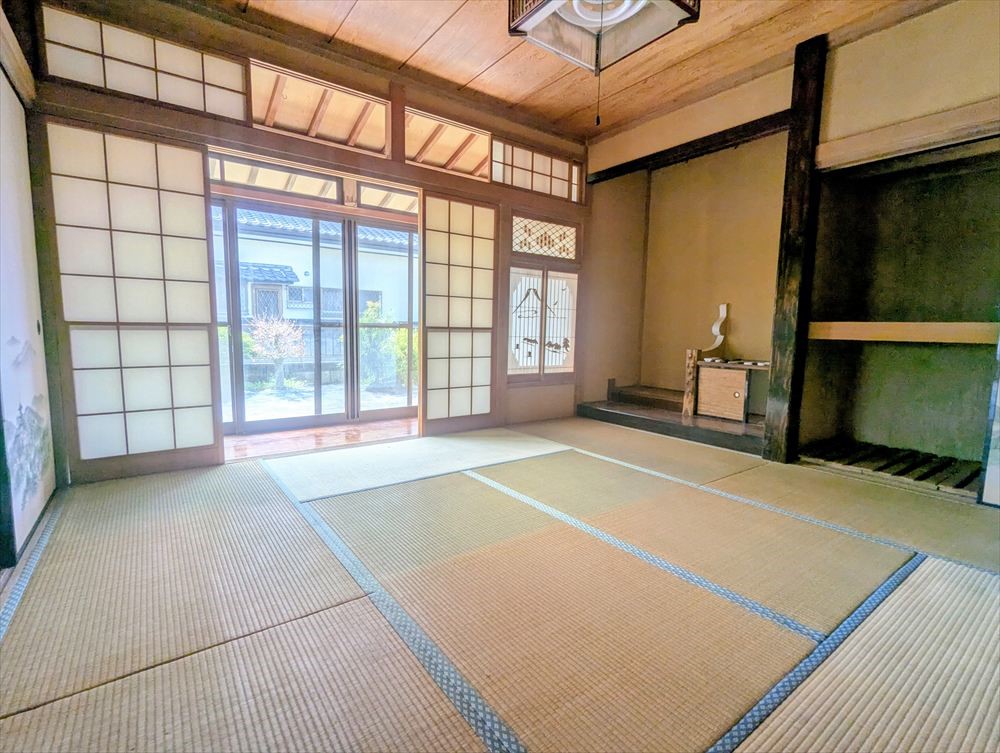 【1階和室】畳にはリラックス効果があるといわれています。落ち着いたお部屋でお昼寝にも最適です♪（2026年4月撮影）