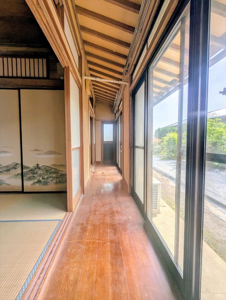 【縁側】日当たり良好のあたたかい空間です♪（2026年4月撮影）