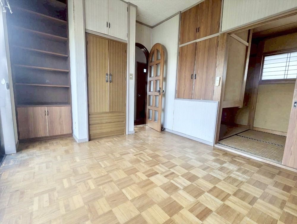 【２F洋室】2.5帖の和室付きの洋室は、使い方も色々♪※リフォーム前の写真です※2026年4月撮影