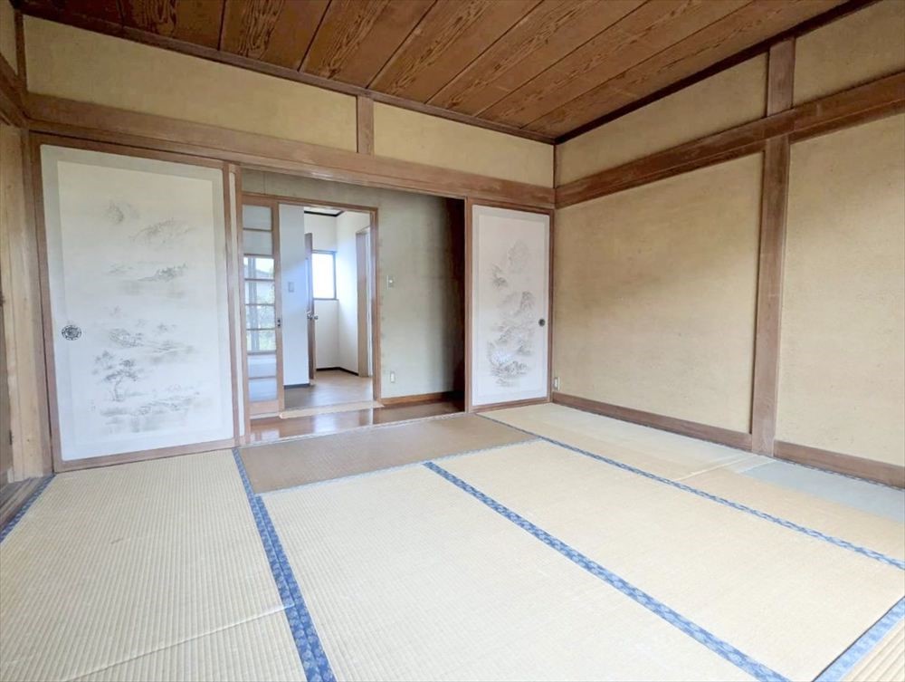 【1F洋室】1階8帖和室は洋室に間取り変更予定です♪※リフォーム前の写真です※2026年4月撮影