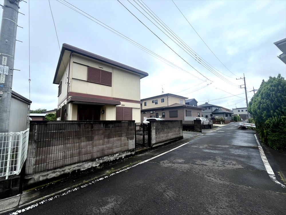 【外観】スーパー、コンビニ、ドラッグストアすべて徒歩圏内♪急な買い忘れ時も安心です！暮らしにうれしい住環境♪