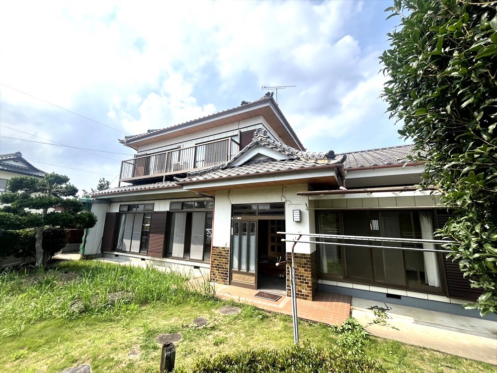 お庭が広いのでお庭でも洗濯物を干すことができます！！※現況販売となります。2025.9月撮影