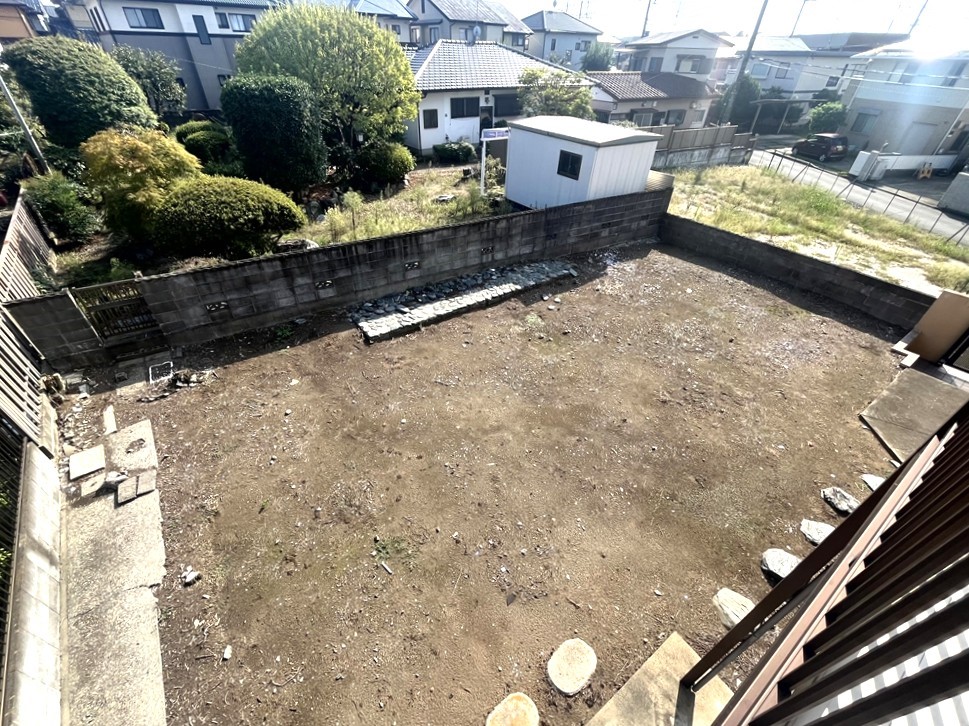 お庭が広いので家庭菜園やガーデニングも楽しめます！！※現況販売となります。２０２５年９月撮影