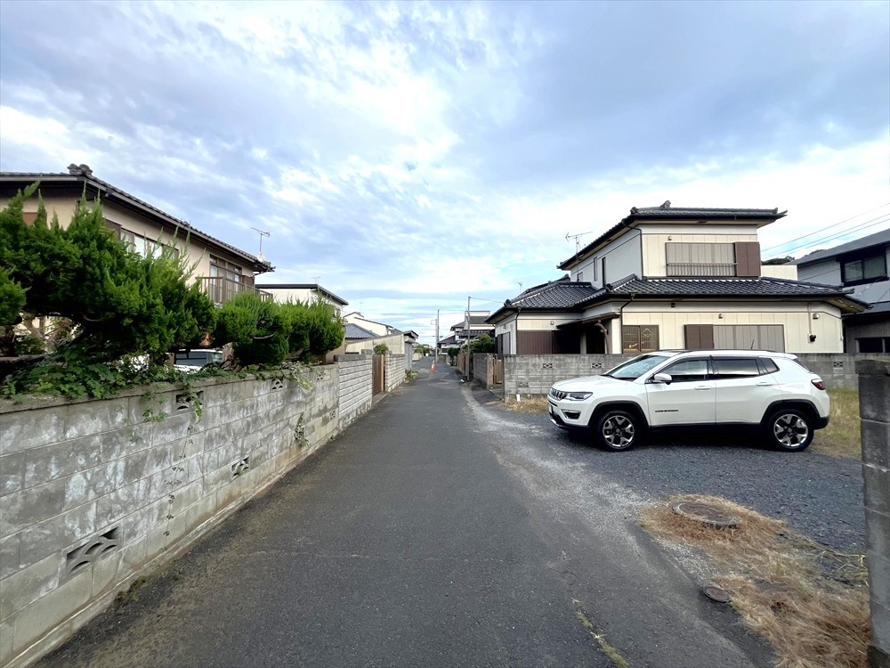 大きな車も余裕で駐車することができます！！※現況販売となります。（2025.9月撮影）