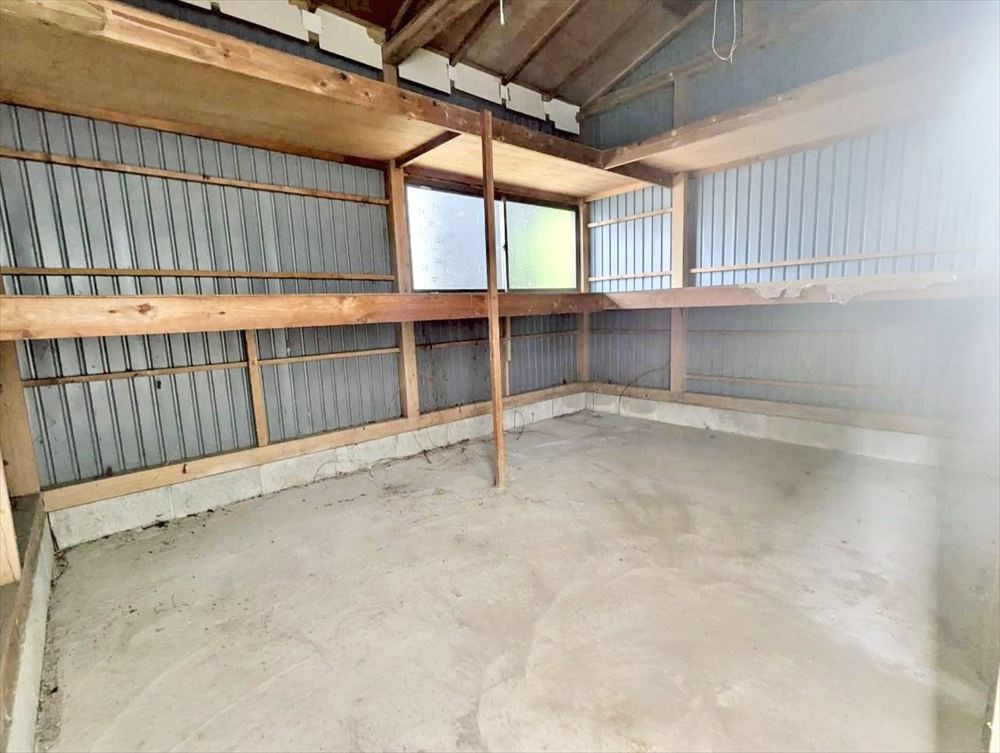 【物置】アウトドア用品やカー用品など収納できる物置です♪※リフォーム前の写真です※2026年4月撮影