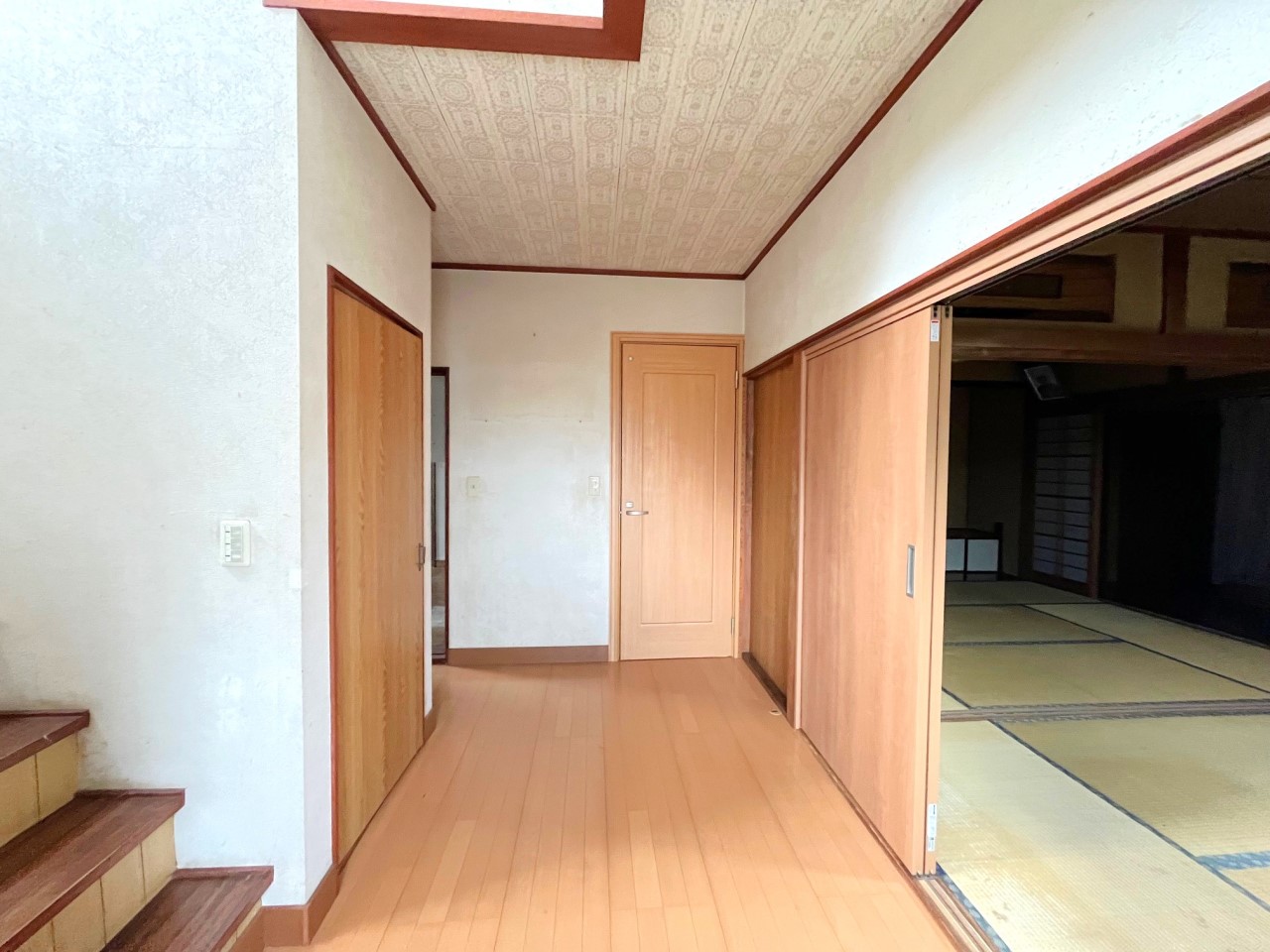 広々としたホール※2025年8月撮影