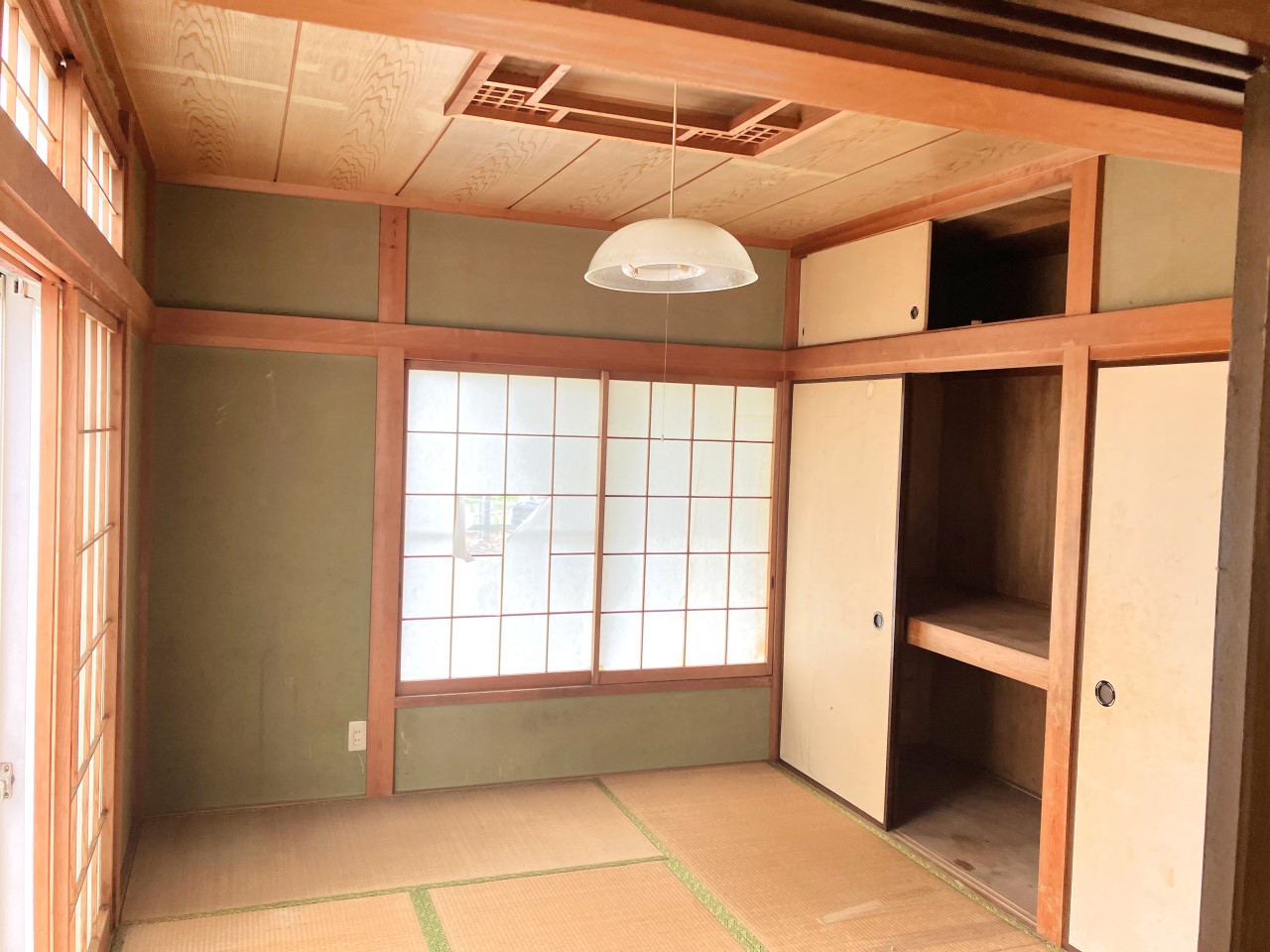リビングと一体利用が可能な和室！  お子様のお昼寝スペースや、洗濯物をたたむのに最適。