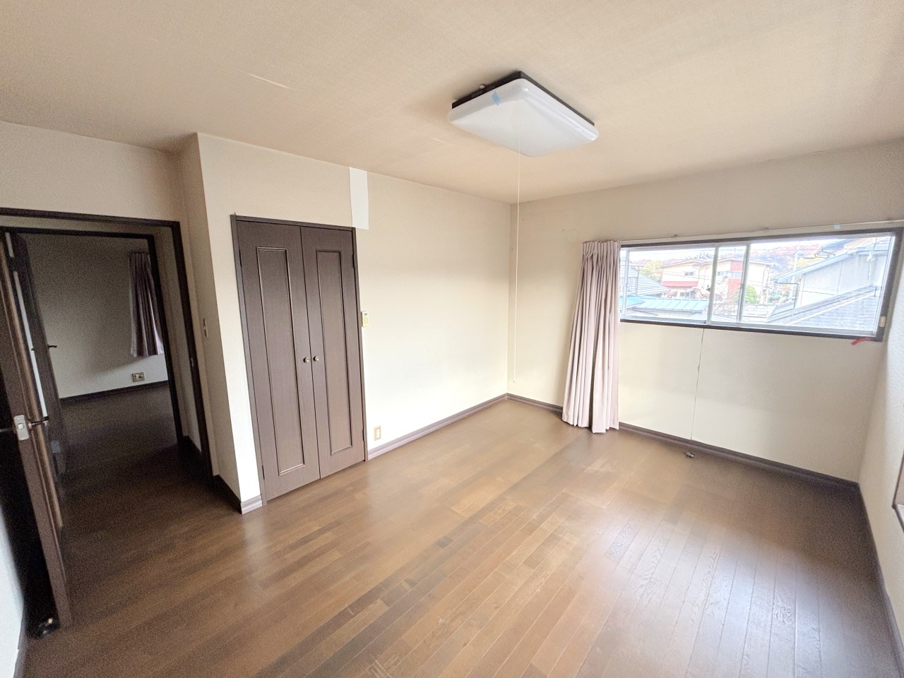 2階　南東側洋室　※2025年12月撮影(リフォーム前写真)