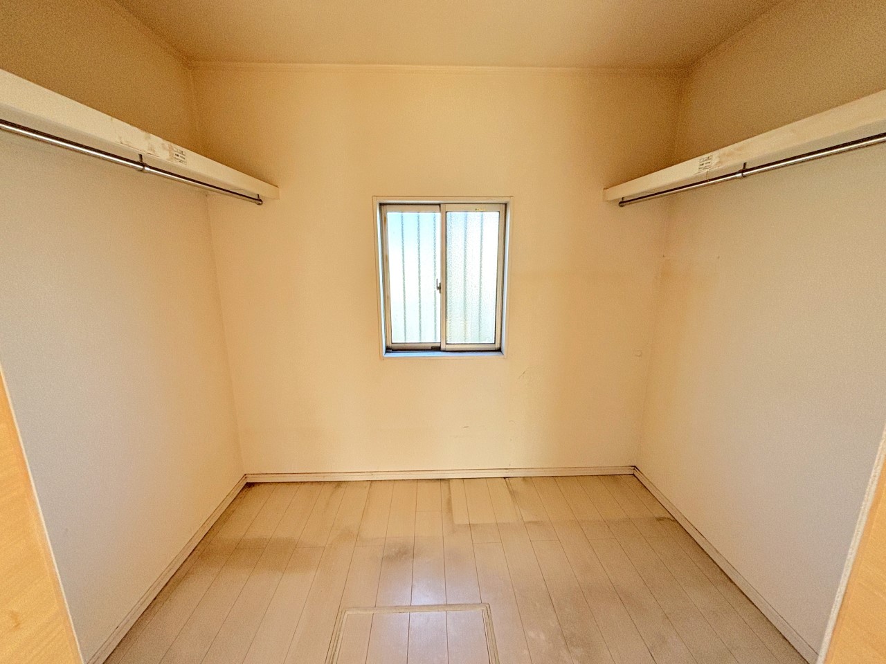 西側和室横の納戸※2025年10月撮影