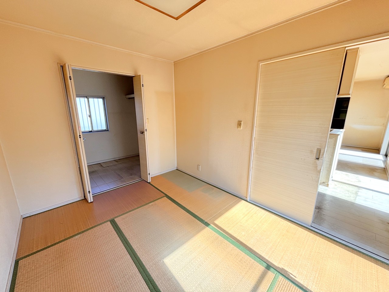 西側和室　畳の香りでほっと一息つける空間です※2025年10月撮影