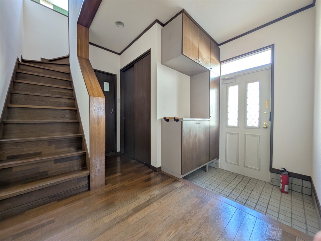 大容量の下駄箱付きの玄関で、家族全員の靴もすっきりとしまえます♪(2026年2月撮影)