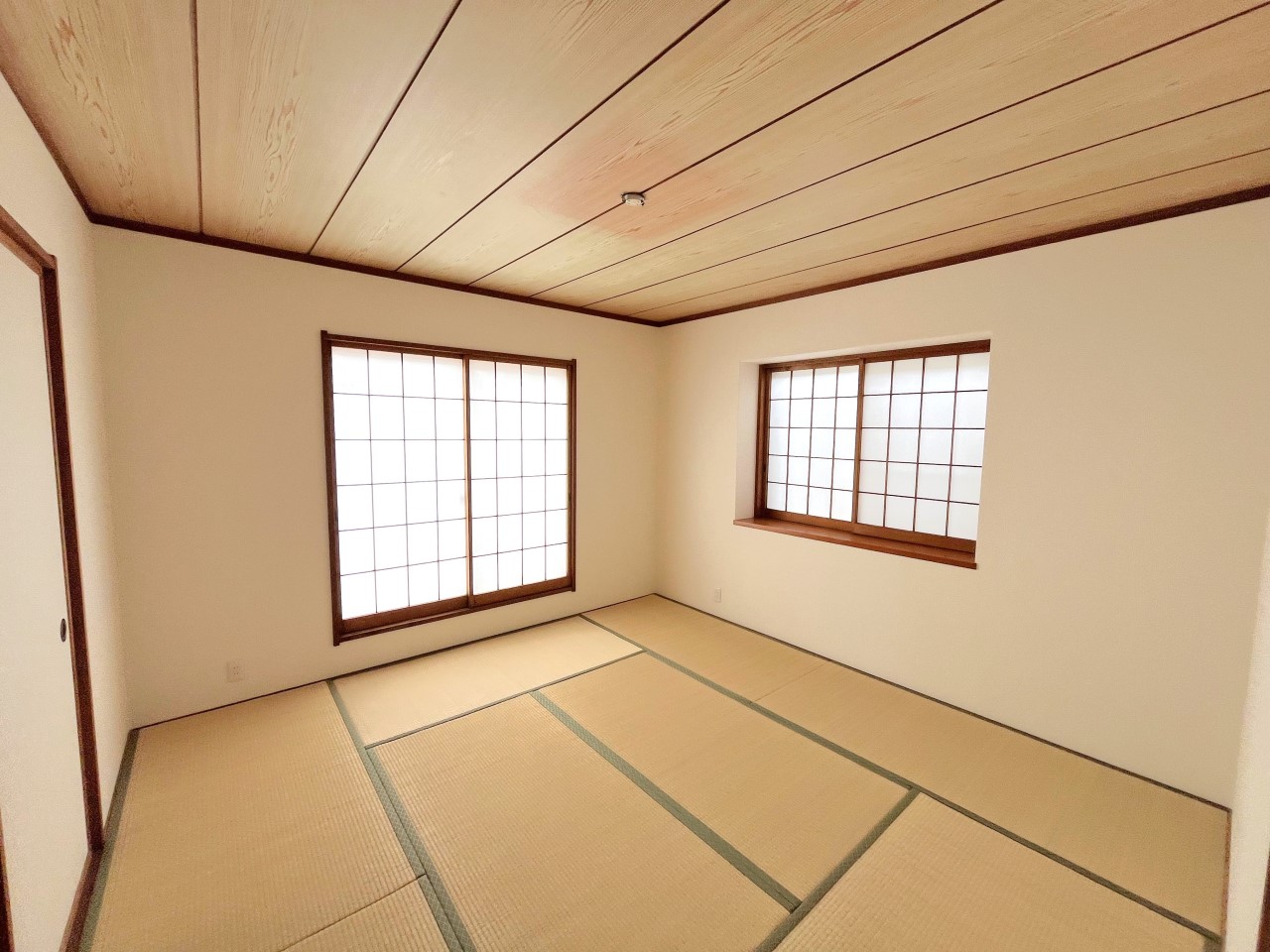 2階和室　畳の香りでほっと一息つける空間です※2025年11月撮影