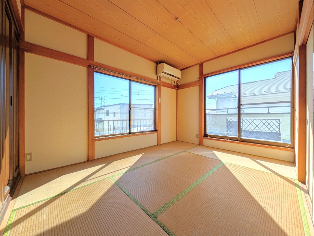 ■2階東側和室■東側と南側の二方向に窓のある和室です！朝日もたっぷりと差し込む嬉しい設計です♪(2026年1月撮影)