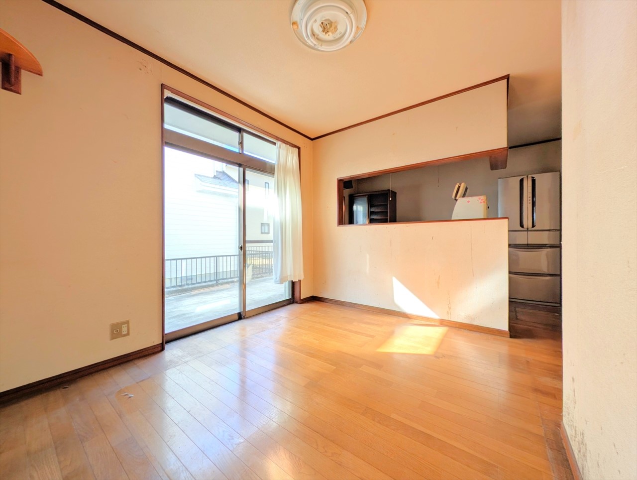 大きな窓があるリビングなので、お部屋の隅まで光が差し込み、明るく開放感のある印象にしてくれます♪(2026年1月撮影)