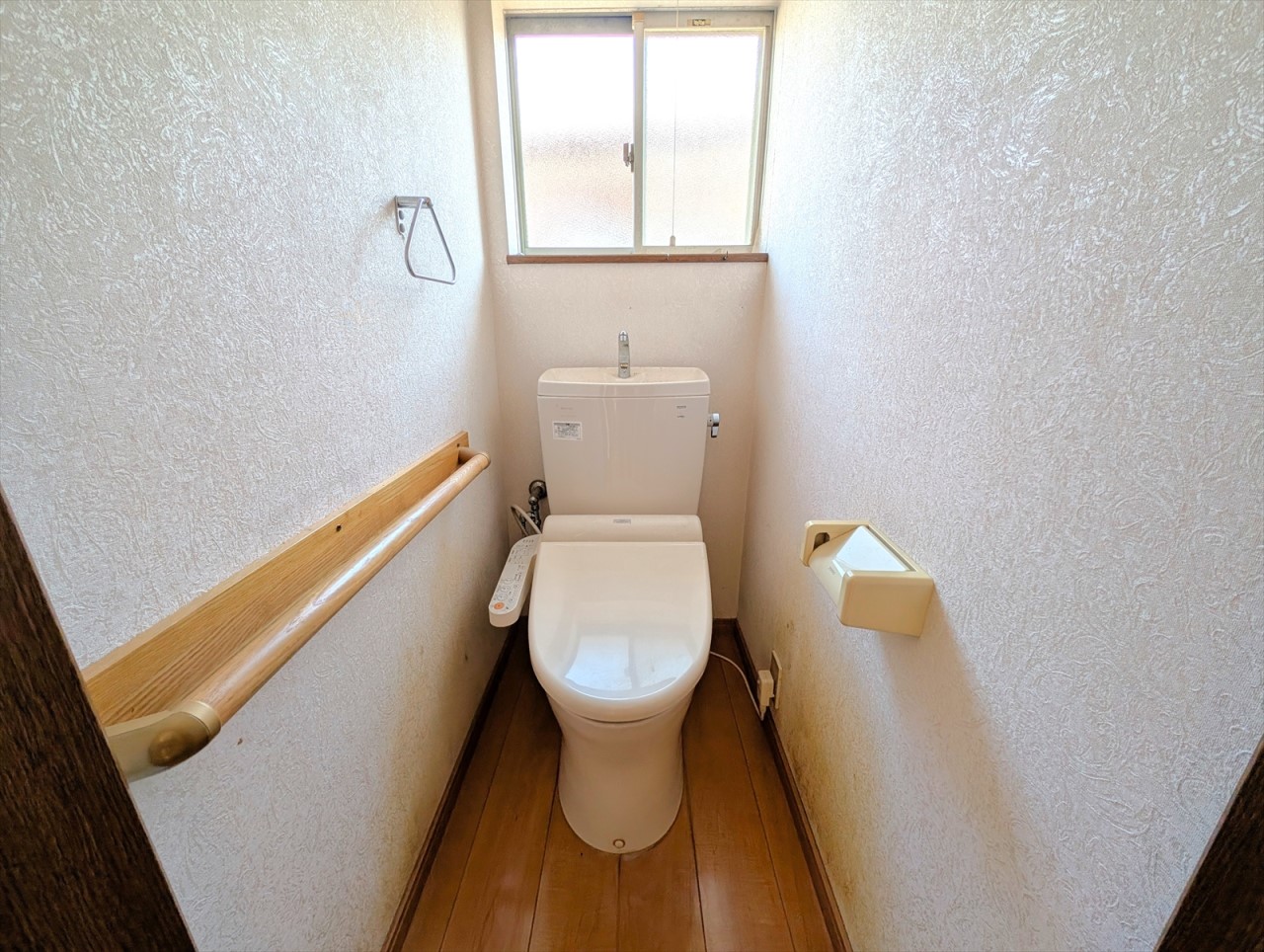 1階と2階にトイレがございます！2階のトイレは嬉しいウォシュレット付きです♪(2026年1月撮影)※リフォーム前