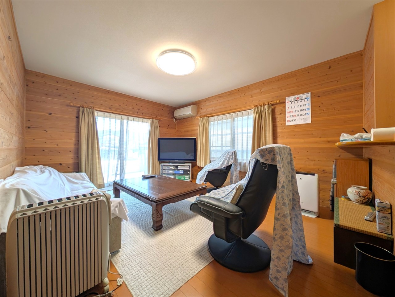 南面と東面の2ヵ所に窓があるので開放感があり、お部屋をより明るくしてくれます♪(2026年1月撮影)※リフォーム前写真