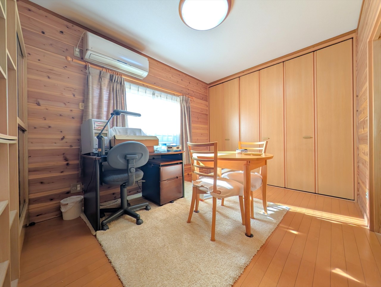 南向きの洋室です！大容量のクローゼットがあるので収納場所に困りません♪(2026年1月撮影)※リフォーム前写真