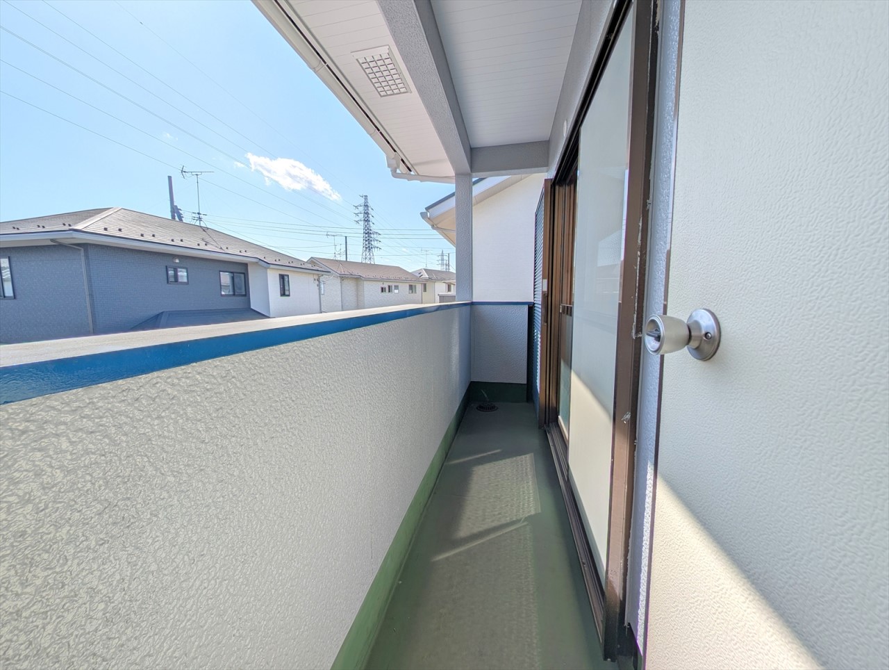 南向きの陽当たり良好なバルコニーなのでお洗濯ものが良く乾きます♪(2026年3月撮影)※リフォーム後