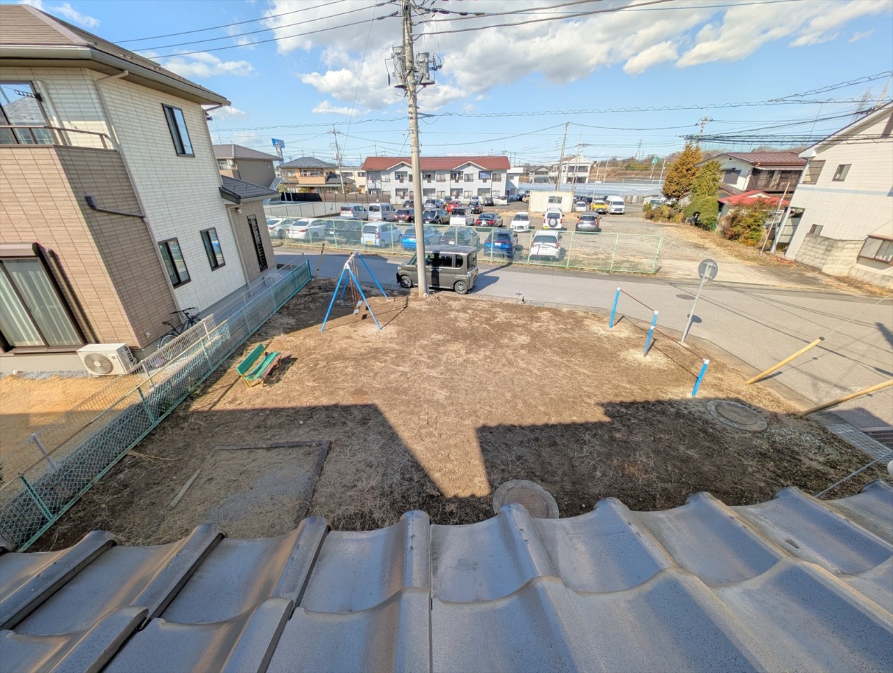 建物北側には公園がございます！階段の窓からも見れるので子育て世帯に安心です♪(2026年3月撮影)※リフォーム後