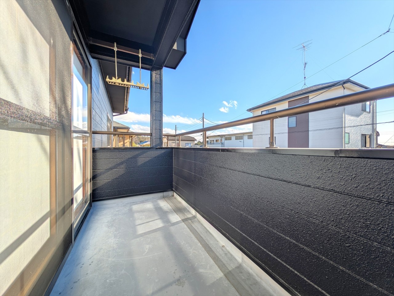 南西向きの陽当たり良好なバルコニーです！1日を通して陽当たりが良いのでお洗濯物が良く乾きます♪(2026年1月撮影)※リフォーム後写真