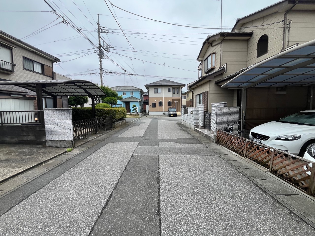 交通量の少ない閑静な住宅街です。※２０２５年５月撮影